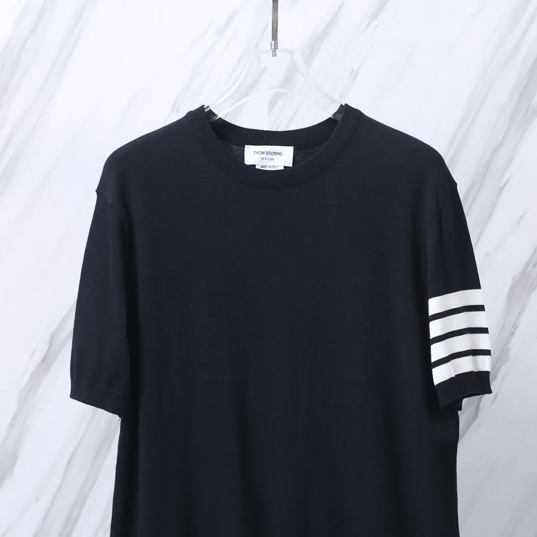 ：M 31（TB T ） THOM BROWNE TB T Classic Breathable Authentic Quality + Authentic + Same Style Size：1/2/3/4 ：White/Black/Navy Blue/Light Gray